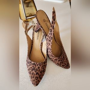 Leopard print pumps size 11